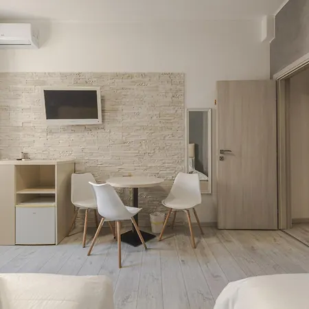Centro Rooms-camere Eleganti In Pieno Centro بيت ضيافة 3*