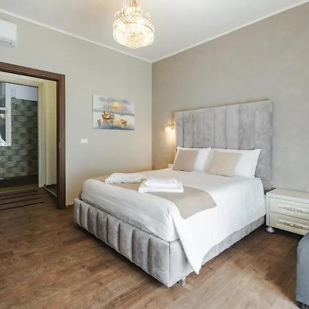 Centro Rooms-camere Eleganti In Pieno Centro بيت ضيافة ترييستي