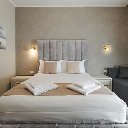 Centro Rooms-camere Eleganti In Pieno Centro بيت ضيافة