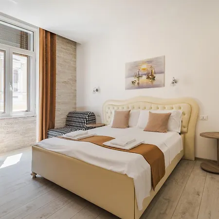 Centro Rooms-camere Eleganti In Pieno Centro 3*