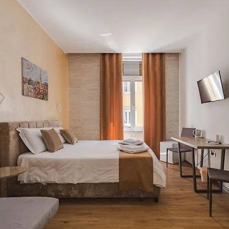 Centro Rooms-camere Eleganti In Pieno Centro ゲストハウス 3*