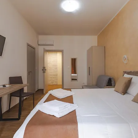 بيت ضيافة Centro Rooms-camere Eleganti In Pieno Centro ترييستي