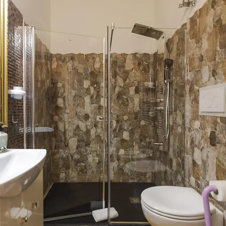 Centro Rooms-camere Eleganti In Pieno Centro 3*